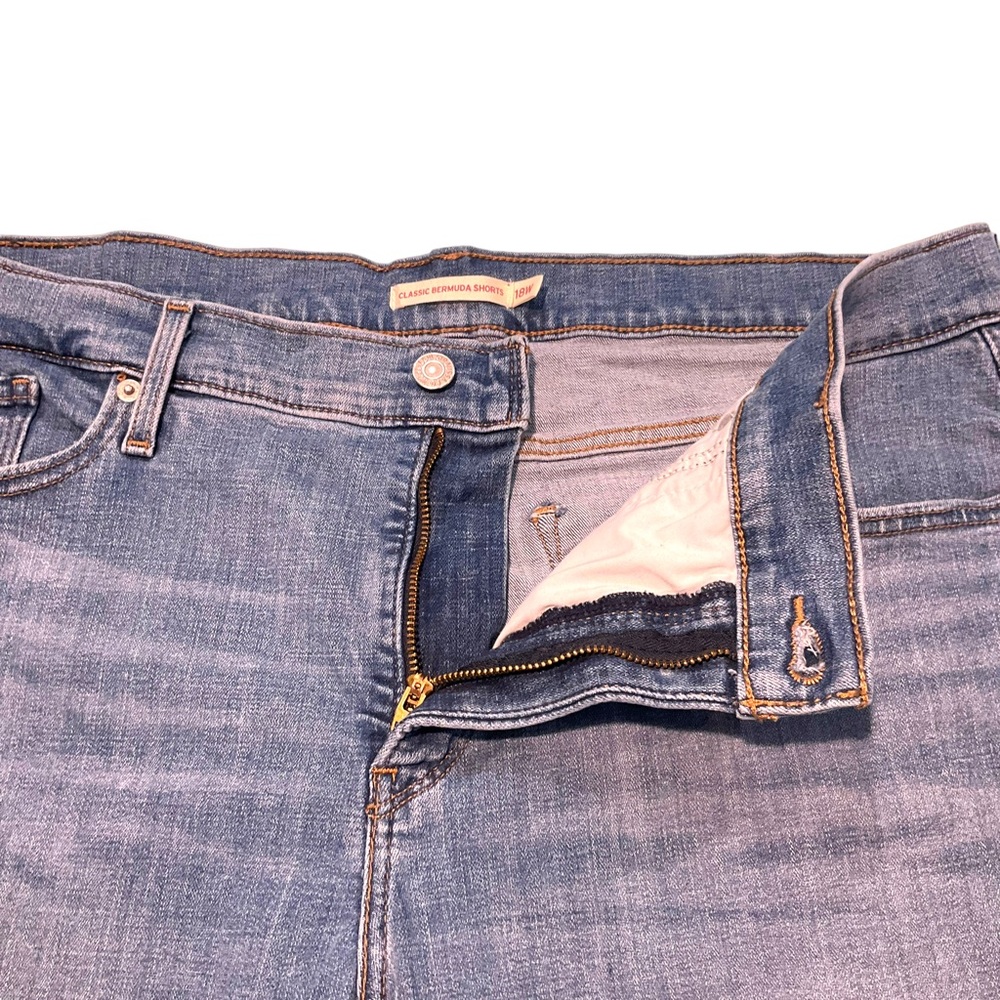 Levi’s Classic Bermuda Women’s Shorts Medium Wash Size 18W - Picture 8 of 16